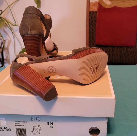 Michael Michael Kors Sandals - Picture 5 of 5